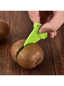 1-delige kiwisnijder, 2-in-1 handmatige plastic fruitschiller met gebogen roestvrijstalen lemmet, handmatige mangosnijder, geschikt voor het bereiden van salades, geen elektriciteit nodig, kiwischiller, kiwisplitter, fruitschiller, schilgereedschap, kerstcadeau, gemakkelijk te verwijderen fruitschil, geschikt voor keuken en picknick in de buitenlucht, draagbaar en eenvoudig te gebruiken klein gereedschap, willekeurige kleur/stijl