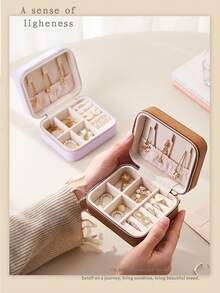 1个定制化妆包——四合一多功能设计，可轻松转换为化妆包、手拿包、零钱包和礼品包，适合日常使用、旅行和派对。轻巧的收纳袋配有可拆卸隔层，提供大容量，可轻松收纳美妆必需品——既可用作化妆包，也可用作旅行收纳。是母亲节、情人节、感恩节、复活节、生日、婚礼、毕业典礼等场合的贴心礼物。