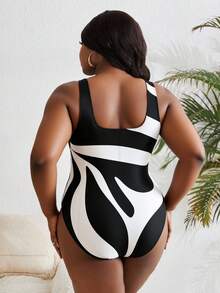 Slaydiva Plus Size Women Contrasting Color Leisure One-Piece Swimsuit