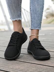 أحذية رياضية جديدة للربيع والصيف بخمصة واسعة مريحة وبسيطة، أحذية رياضية منخفضة الرقبة أحادية اللون، خفيفة وهادئة، مناسبة للارتداء اليومي العادي