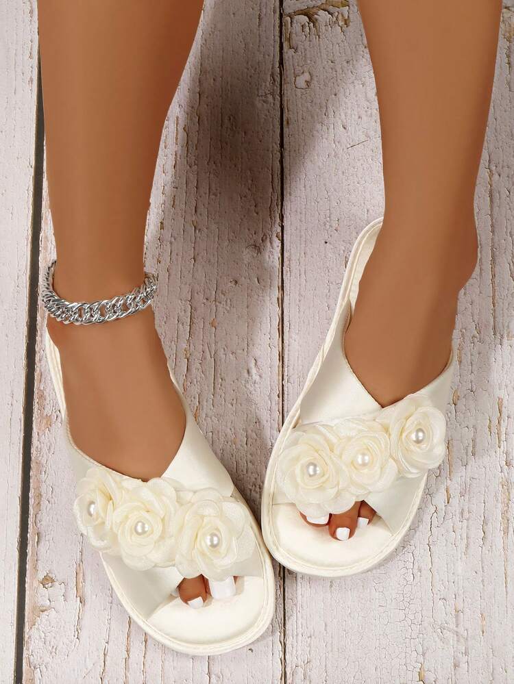 Élégantes sandales plates femme pour l'extérieur/l'intérieur, avec perles, camélia en satin et croisement, semelle antidérapante - Blanc - Voir 4