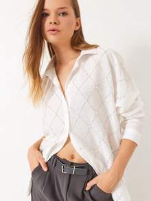 BIANCO LUCCI 女式仿珍珠装饰落肩长袖宽松衬衫秋季女装复古风格朴素教师装 - 白色 - 查看 6