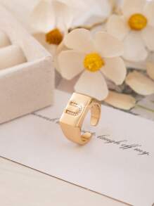 1 Stück modischer minimalistischer Buchstaben 26 Buchstaben quadratischer offener Ring, geeignet für tägliches Dekor-Tragen, kann ein Geschenk für Liebhaber, Freunde, Familie an Geburtstag, Feiertag, Jahrestag sein