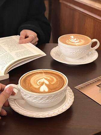 1 Set de taza y platillo de café de cerámica esmaltada estilo francés retro, taza de arte de latte de lujo, tazas con relieve de estilo barroco - Disfrutable para el té de la tarde, regalo perfecto para el Día de la Madre, Acción de Gracias, Ancianos