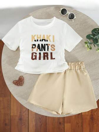 Een tweedelige meisjesoutfit, een modieuze set met korte mouwen en letterprints voor meisjes, een T-shirt met ronde hals en letterprint + comfortabele effen shorts, geschikt voor buitengebruik en casual dagelijks leven
