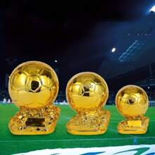 1 pièce Trophée de football doré en résine - Conception réaliste de ballon de soccer avec couture détaillée, idéal pour la décoration thématique des sports, utilisation intérieure/extérieure, parfait pour Noël, Thanksgiving, la fête des pères, la remise des diplômes et la fête nationale des grands-parents, décoration intérieure et extérieure | Décoration thème football | Conception de couture détaillée, décoration football