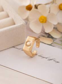 1 Stück modischer minimalistischer Buchstaben 26 Buchstaben quadratischer offener Ring, geeignet für tägliches Dekor-Tragen, kann ein Geschenk für Liebhaber, Freunde, Familie an Geburtstag, Feiertag, Jahrestag sein