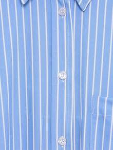 Camisa Oversized de Manga Longa com Babado no Ombro Única Fileira de Botões Azul Listrada para Mulheres, Primavera/Verão da DEEKA - Azul - Visão 10