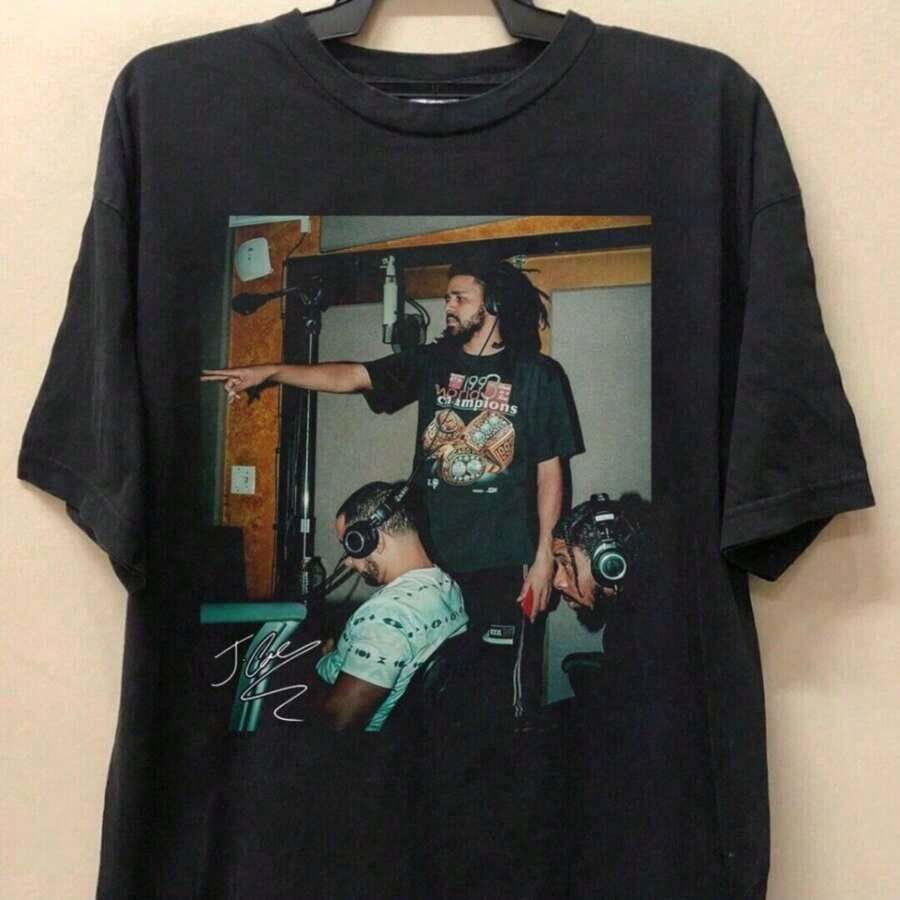 J Cole Neighbors Tour Graphic T-Shirt | 100% Cotton | Men's Summer Casual Tee -Campus To Concert Essential | Back To School -Unisex Oversize Concert Tee - màu đen - Xem 1
