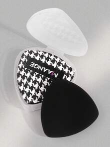 MAANGE 1个三角粉扑，带收纳盒，可湿用，柔软亲肤，方便携带，是旅行的理想化妆工具。适用于化妆、房间装饰、梳妆台、旅行、卧室等场合。关键词：粉扑、美妆蛋、粉扑、化妆海绵、便宜、圣诞礼物、化妆、化妆工具、便宜好物、礼物、女士礼物、圣诞礼物、赠品、旅行、便宜好物、旅行必备品 - 黑與白 - 查看 8