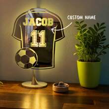 [Individuelles Produkt] 1 Stück 37*42cm personalisiertes Geschenk für Jungs, individueller Name, Fußball & Trikot Design, LED Wandspiegel Neonlicht USB betrieben, für Wohnzimmer, Schlafzimmer, LED Nachtlicht, Weihnachten, Halloween, Geburtstaggeschenk für Jungs