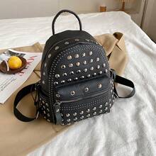 Mochila de mujer con remaches negros en estilo retro punk motociclista, bolso pequeño