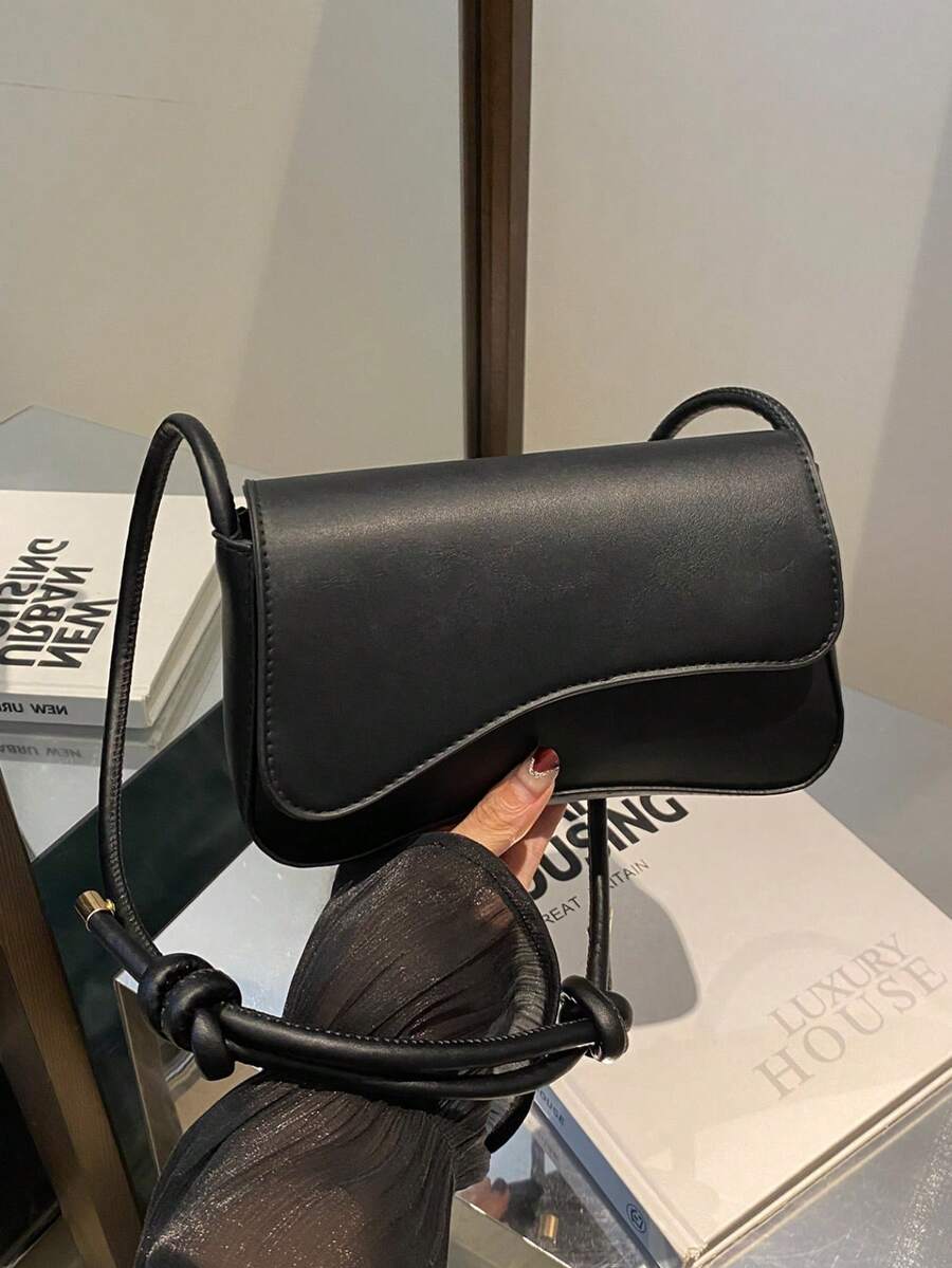 Geantă de umăr la modă, cu clapă asimetrică reglabilă, de culoare solidă, potrivită pentru cumpărături, portofele, cumpărături, femei tinere, studenți, nou-veniți, lucrători cu gulere albe. Sunt foarte potrivite pentru birouri, universități, muncă, afaceri, naveta, activități în aer liber, călătorii și ieșiri. - Negru - Vizualizare 1