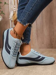 حذاء رياضي كاجوال ذو قاع ناعم مسطح للنساء موديل 2025 الجديد، بطراز أمريكي رجعي بنمط ربطة، أحذية رياضية منخفضة الرقبة مريحة، بتصميم ألوان متباينة للربيع - الأزرق - مشاهدة 5