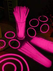 15/50/100支装粉色荧光棒。这些是能在黑暗中发光的照明产品，适合用作装饰照明。它们可持续发光8-12小时，并能发出明亮的光。 - 粉色 - 查看 3