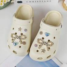 10 件 DIY 鞋饰饰物 - 闪亮珍珠蝴蝶结、心形、星形设计装饰纽扣，采用非金属轻质材料制成，时尚 Y2K 风格可爱配饰，男女皆宜，适用于 EVA 沙滩鞋、凉鞋、可拆卸鞋面装饰、节日礼物