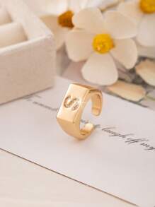1 Stück modischer minimalistischer Buchstaben 26 Buchstaben quadratischer offener Ring, geeignet für tägliches Dekor-Tragen, kann ein Geschenk für Liebhaber, Freunde, Familie an Geburtstag, Feiertag, Jahrestag sein