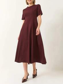 Elegantes langes Damen Sommerkleid und Herbstkleid mit langen Ärmeln, Rüschen-Saum und Blume Muster für den Urlaub