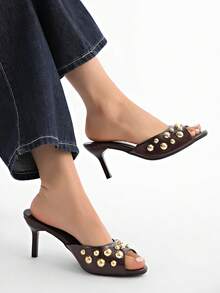Giày sandal cao gót màu đen đính đinh tán mới năm 2025, kiểu dáng thanh lịch, đa năng, mũi nhọn dành cho nữ. - màu nâu - Xem 3