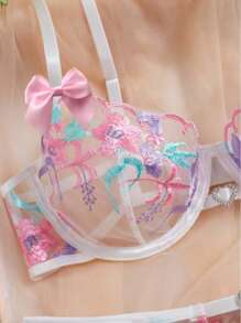 Lingerie sexy, ensemble de lingerie avec broderie florale blanche romantique, élégante et sexy, montrant un charme unique et de la mode