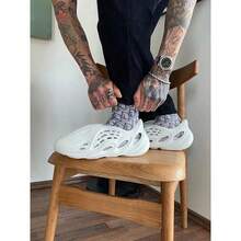 Foam Runners Shoes For Men Women Soft Cloud Slides Slippers Non-Slip Walking Sandals Beach Platform Pillow Sandals Lightweight Slip-On Foam Runners Outdoor Quick-Drying Sports Slides. - 灰彩 - 查看 7