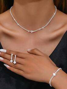 Ensemble de bijoux à la mode et luxueux, composé d'une chaîne de clavicule, de boucles d'oreilles, d'un collier et d'un bracelet, idéal pour un usage quotidien, un mariage, un banquet ou une fête.