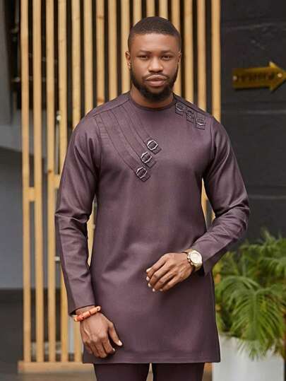 2 pièces/Ensemble, 2025 Nouvelle chemise et pantalon homme africain pourpre, couleur unie, avec décorations de lanières et boucles, manches longues, col rond, poche, style à fermeture éclair, taille élastique. Tenue décontracté, style de rue, pour fête, rendez-vous, mariage, port quotidien, événements culturels, cérémonies traditionnelles