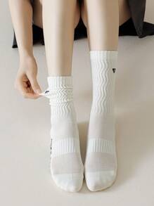 4 Pairs Of Black And White Women's Socks, Support The Arch To Protect The Ankle, Triangle Embroidery Women's Crew Socks For Running Yoga For Casual Sports And Out Wear