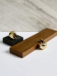 1pair Fashionable Gold Vintage Women's Stainless Steel Hollow Out Earrings Christmas Winter Christmas Gifts