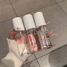 PEACH JO+ زجاجة 75 مل من رذاذ العطر للملابس بنكهة دائمة ، سلسلة الأنماط البسيطة ، منعش للهواء ، مناسب للاستخدام في الداخل ، المطبخ ، الحمام ، غرفة المعيشة ، المكتب ، السفر ، الفندق ، مزيل روائح للملابس ، هدايا ، مواعيد ، هدايا عيد الحب ، محمول