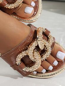 Giày sandal đế bằng hở mũi mùa hè cho nữ có dây xích vàng, thoải mái khi đi biển và dự tiệc - Màu nâu Sô-cô-la - Xem 7