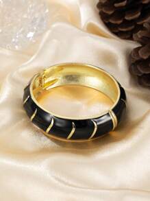 1 Stück Retro minimalistisches Armband aus Zinklegierung, vergoldet, mit buntem Harz-Emaille-Farbblock, breites, flaches, auffälliges Statement-Armband für Frauen, geeignet für Hochzeit, Ostern, Weihnachten, Diwali, Karneval, Nachtclub, Urlaub, Musikfestival, Party, täglichen Boho-Schmuck, Geschenk für Teenager, Erwachsene, junge Frauen