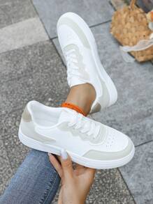 Nuevas zapatillas blancas de moda para mujer, con suela plana gruesa, cordones, transpirables y cómodas zapatillas casuales