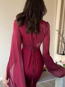 Burgunderrotes drapiertes Satinmaxi-Kleid mit transparenten Glockenärmeln und Reißverschluss - Elegantes Abendkleid für Hochzeitsgäste oder Partys - Bordeaux - Übersicht 4