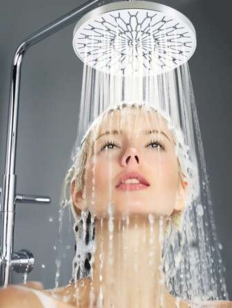 Le pommeau de douche parfait, une douche puissante avec un grand débit d'eau pour se laver les cheveux.