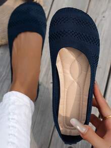 Zapatos planos de punta redonda para mujer, pantuflas tejidas, bailarinas casuales transpirables de talla grande, bailarinas slip-on casuales para el verano, zapatos cómodos y versátiles para madre en estilo bohemio, en colores negro, blanco, verde oliva, beige, azul cielo, azul claro, caqui, marrón claro, azul marino, amarillo, zapatos planos para primavera y otoño, zapatos casuales transpirables de malla de estilo europeo y americano oversized para el verano, zapatos para caminar, mocasines de unicolor