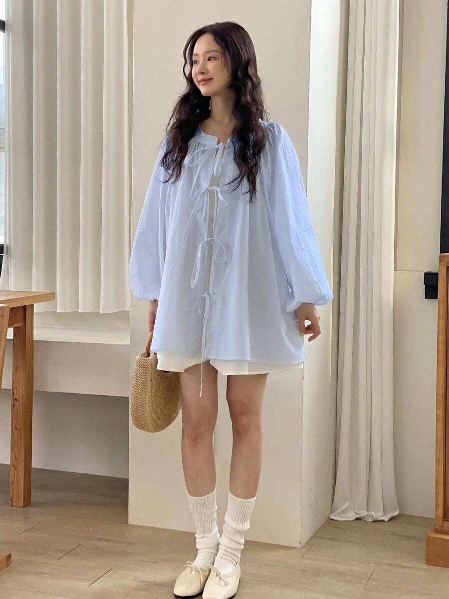 YIU 女士宽松多色蝴蝶结领衬衫,配蝴蝶结吊带,春季返校必备单品 - 淺藍色 - 查看 1