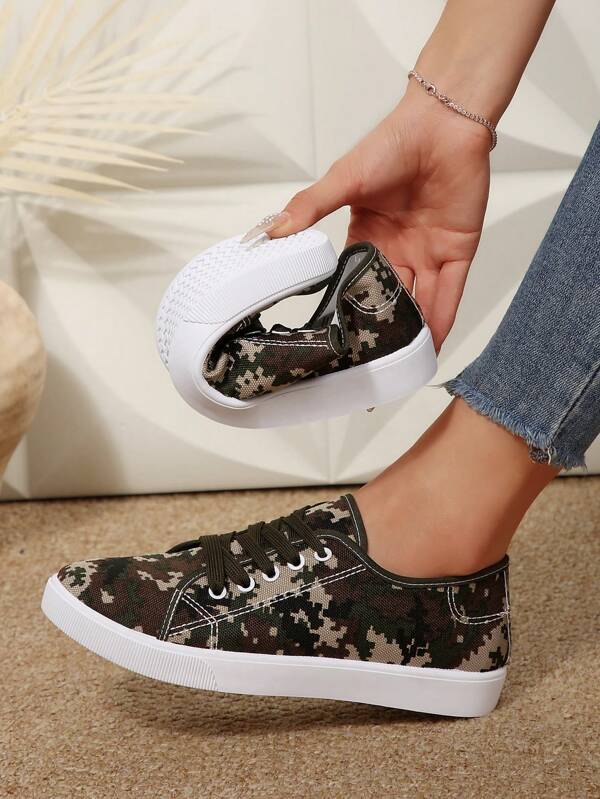 New Women Casual Sports Shoes Camouflage Fashion Round Toe Lace Up Comfortable Flat Soft Bottom Student Skate Shoes Versatile White Sneakers