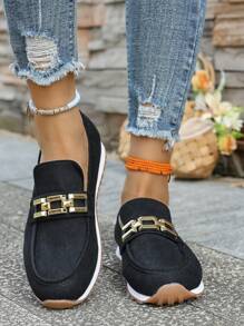 Zapatillas de deporte casuales para mujer, nuevo estilo primavera/otoño 2024 con adorno de cadena, suela blanda, zapatos de moda informal, conviene pedir medio número menos