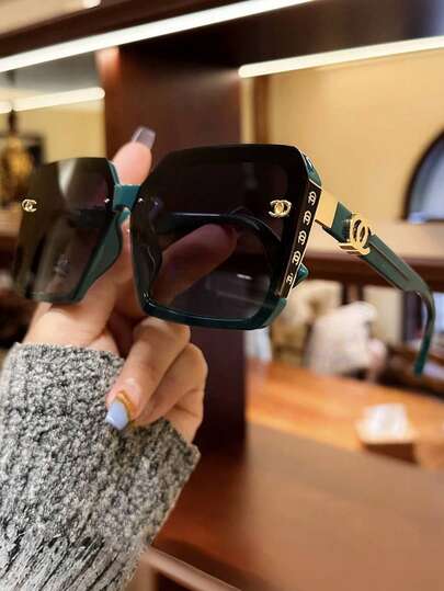 一副女士超大方形复古眼镜，全框百搭时尚眼镜，适合度假、旅行、海滩等场合佩戴