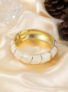 1 Stück Retro minimalistisches Armband aus Zinklegierung, vergoldet, mit buntem Harz-Emaille-Farbblock, breites, flaches, auffälliges Statement-Armband für Frauen, geeignet für Hochzeit, Ostern, Weihnachten, Diwali, Karneval, Nachtclub, Urlaub, Musikfestival, Party, täglichen Boho-Schmuck, Geschenk für Teenager, Erwachsene, junge Frauen