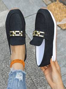 Zapatillas de deporte casuales para mujer, nuevo estilo primavera/otoño 2024 con adorno de cadena, suela blanda, zapatos de moda informal, conviene pedir medio número menos