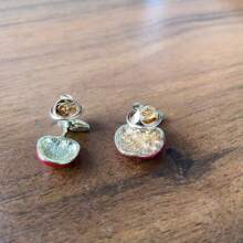 Broche de cereza esmaltado, estilo simple y lindo, forma asimétrica, accesorio de moda para mochila y ropa, regalo para mujeres y mochilas escolares