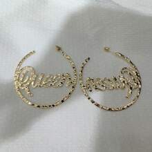 1 Pair Minimalist Metal Queen Exaggerated Hoop Earrings