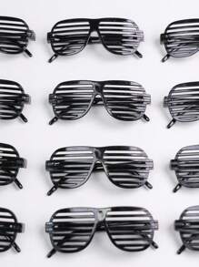 1 pièce Lunettes de soleil carrées creuses dégradées pour animaux de compagnie à utiliser en extérieur - Noir