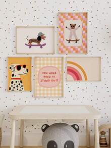 1件都市伙伴婴儿房墙饰 - 1张滑板狗和熊海报，配有“天生与众不同”标语和彩虹图案（点状背景）。滑板动物装饰，都市婴儿房装饰，中性动物海报，可爱狗狗熊套装，彩虹点状婴儿房艺术画，励志婴儿语录，可移除婴儿房贴纸，水彩海报，涂鸦风格婴儿房装饰，时尚动物角色，可直接悬挂，点状背景