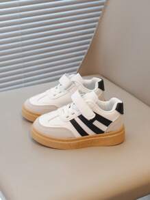 Nuevos zapatos deportivos para niños, zapatillas casuales antideslizantes de suela blanda para niñas y niños, zapatillas de skateboard de moda y sencillas para niñas y niños, versátiles y cómodas adecuadas para todas las estaciones