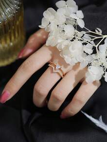 Tkool 1 件不对称三角形锆石钻石元素双 V 形微镶嵌宝石戒指，女士结婚戒指