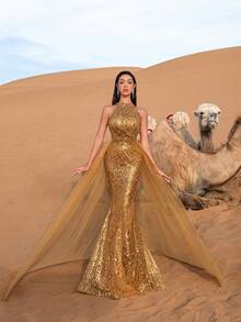 Faeriesty Vestido de noche de gala con halter de cuentas y lentejuelas de estilo lujoso - Bordado de cuentas dramático en el frente con tul transparente en la cola, superposición de red fluida en la espalda para glamour en galas de lujo, fiestas de alta gama y Met Gala - Dorado - Ver 3