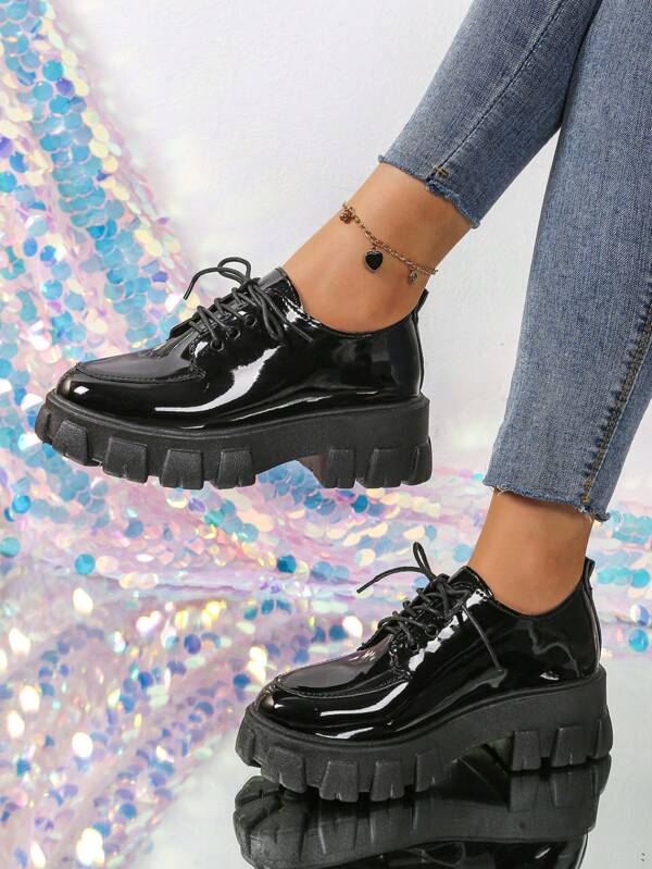Novos sapatos mocassins femininos populares, calçados casuais confortáveis e confortáveis, estilo britânico, primavera/verão, calçados retrô sem cadarço para dirigir, calçados de beisebol respiráveis para viagens ao ar livre, recomendamos um tamanho maior para pés largos